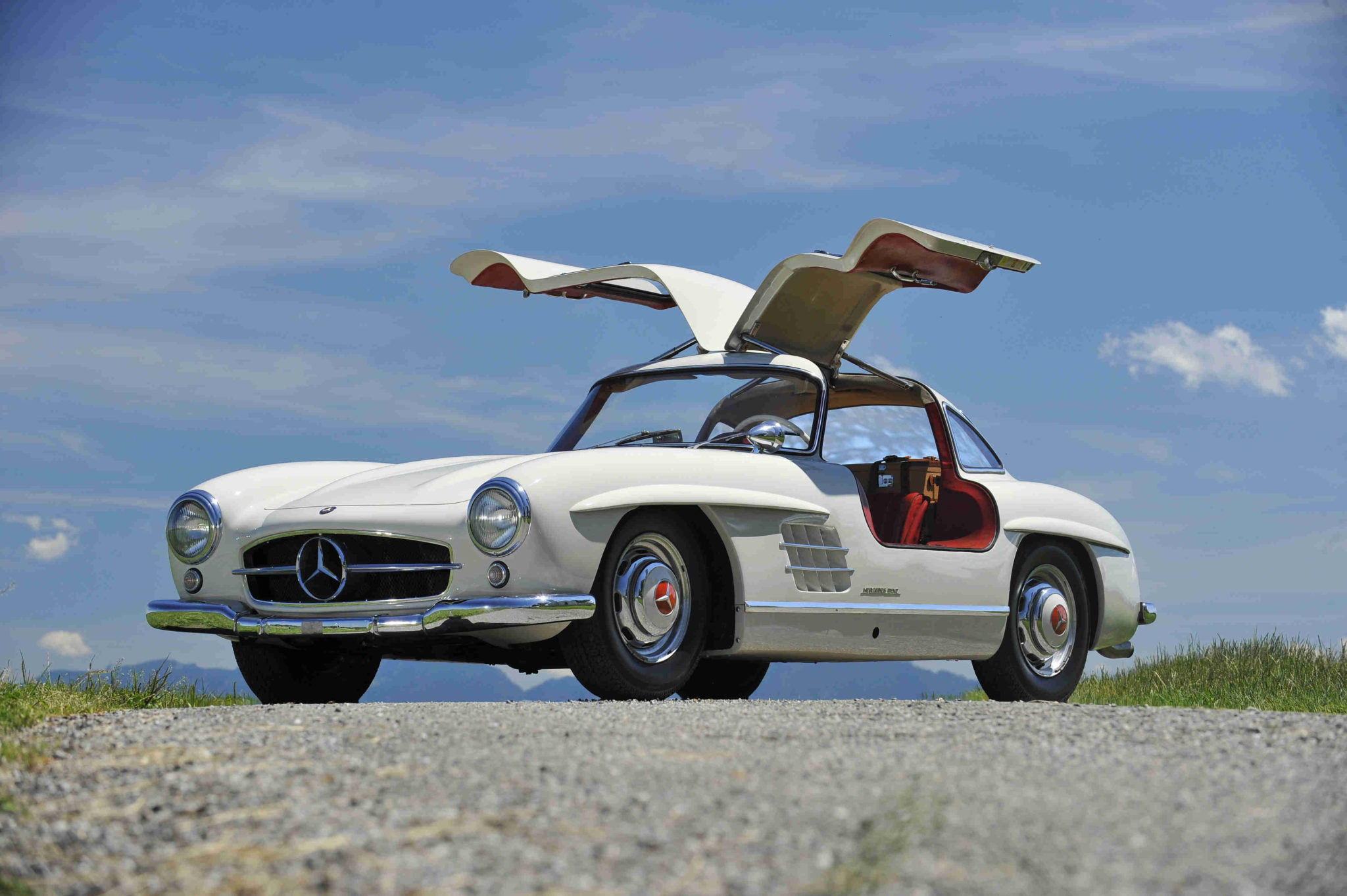 Mercedes_300SL_Gullwing_ID150437-blank-2048x1363-1